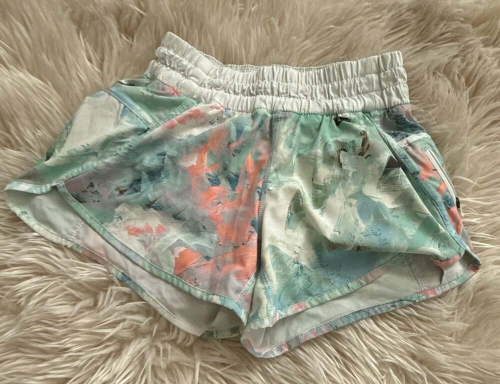 Lululemon Tracker Short III Blushed Illusion Multi White Size 4